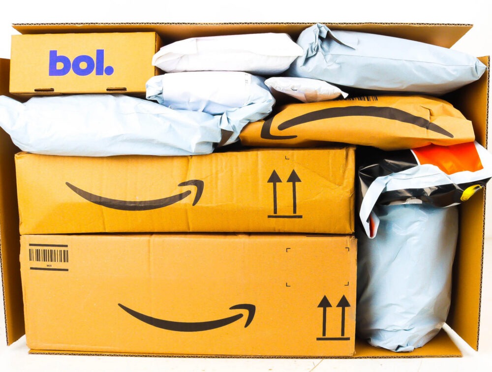 XL Doos met Ongeopende Postpakketten