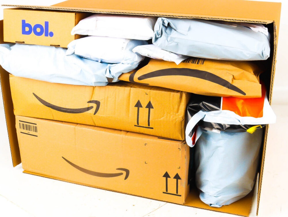XL Doos met Ongeopende Postpakketten