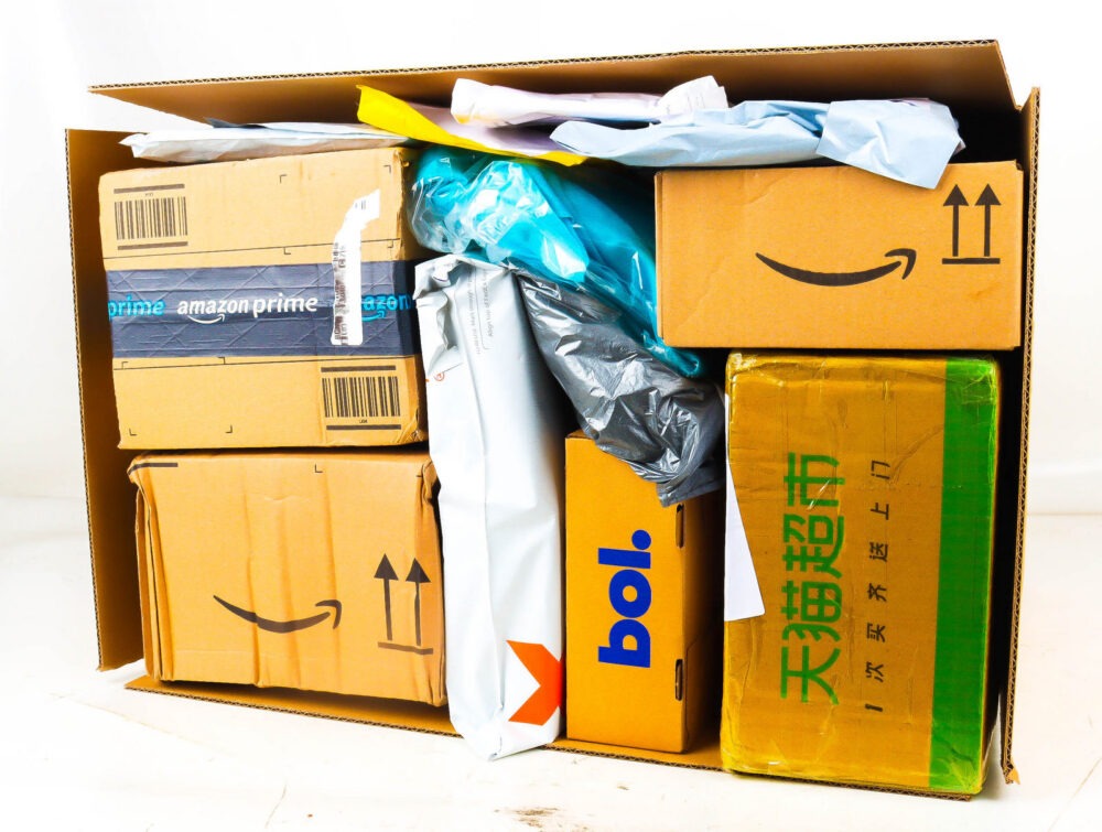 XL Doos met Ongeopende Postpakketten