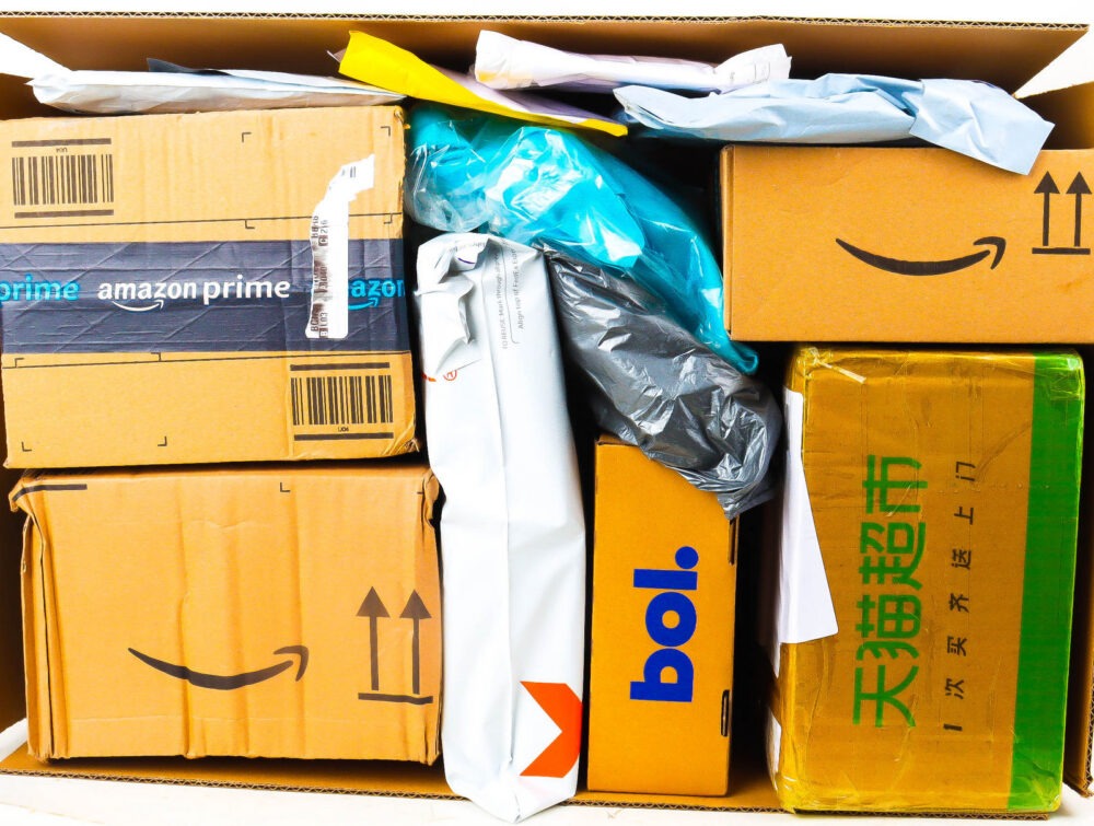 XL Doos met Ongeopende Postpakketten