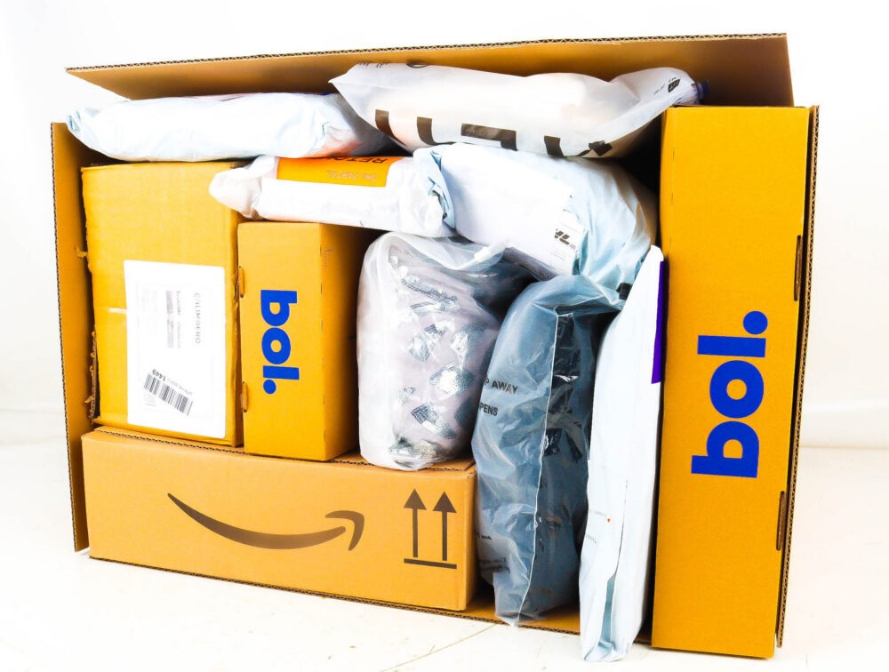 XL Doos met Ongeopende Postpakketten