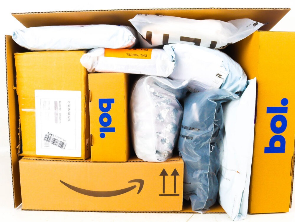 XL Doos met Ongeopende Postpakketten