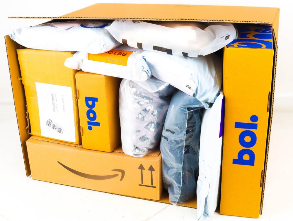 XL Doos met Ongeopende Postpakketten