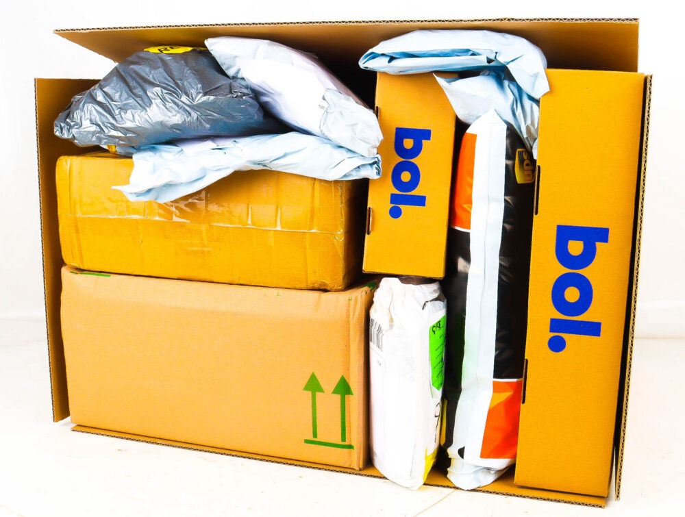 XL Doos met Ongeopende Postpakketten