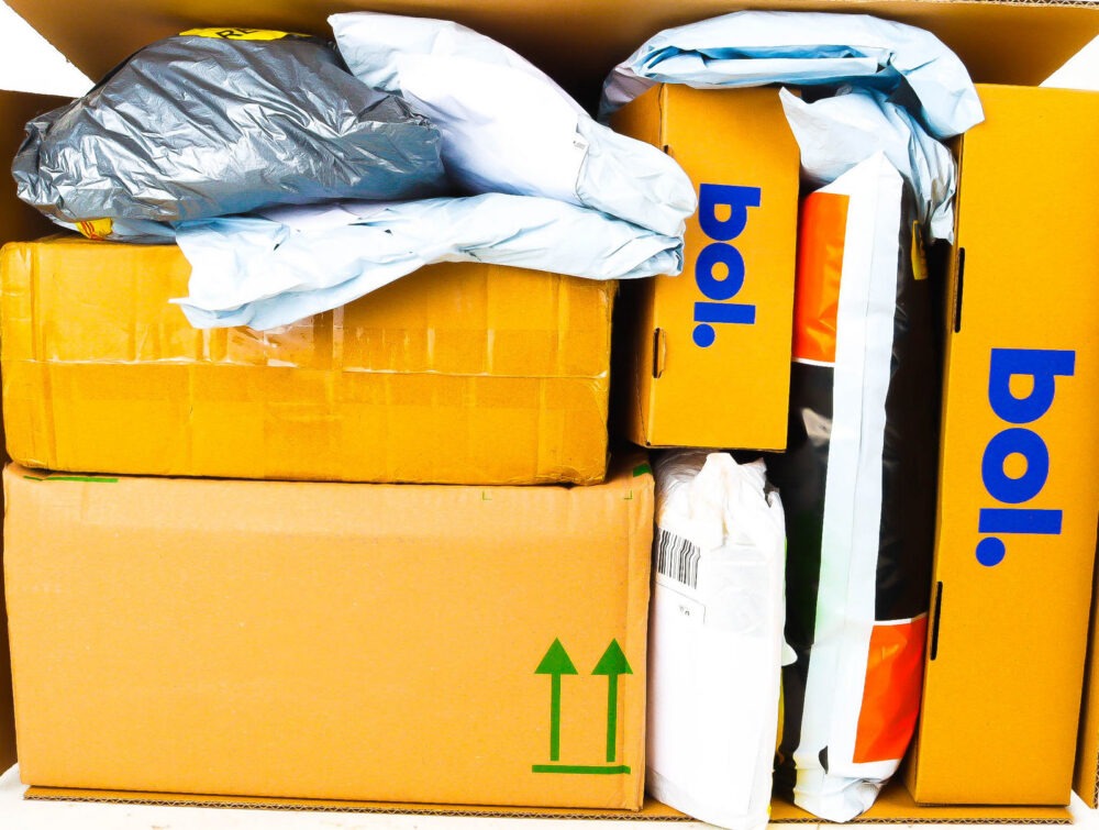 XL Doos met Ongeopende Postpakketten