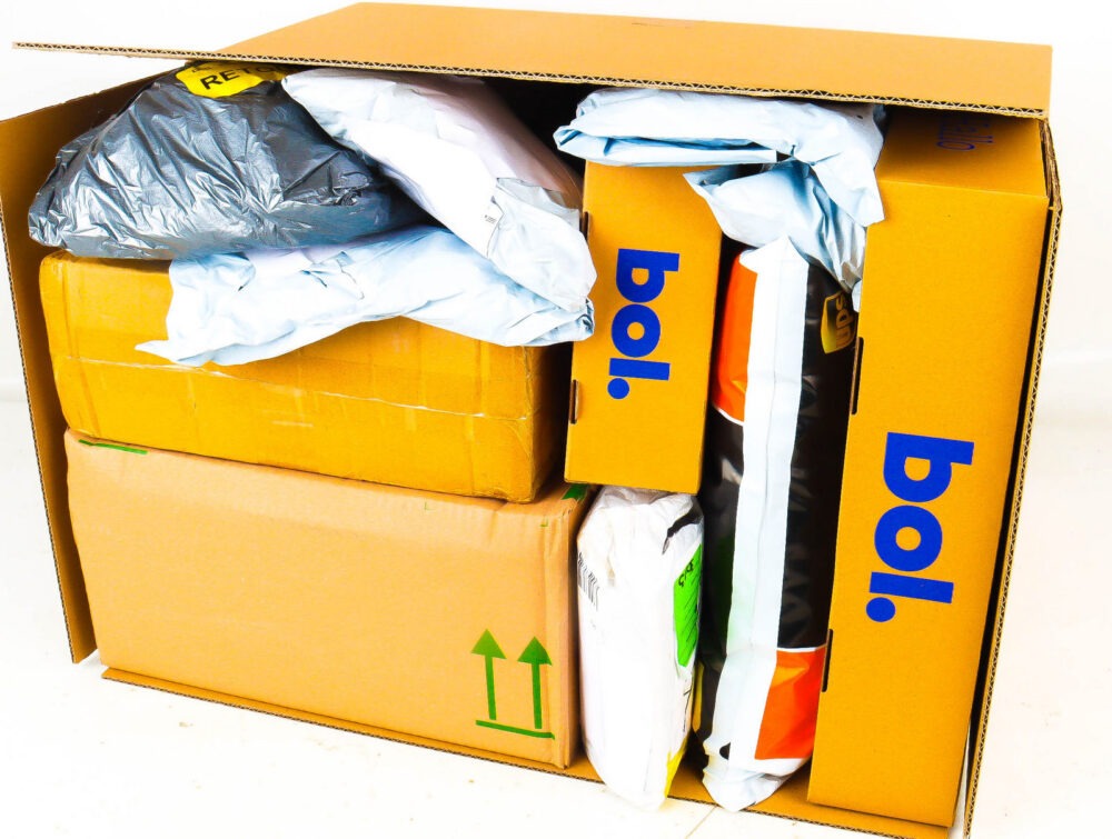 XL Doos met Ongeopende Postpakketten