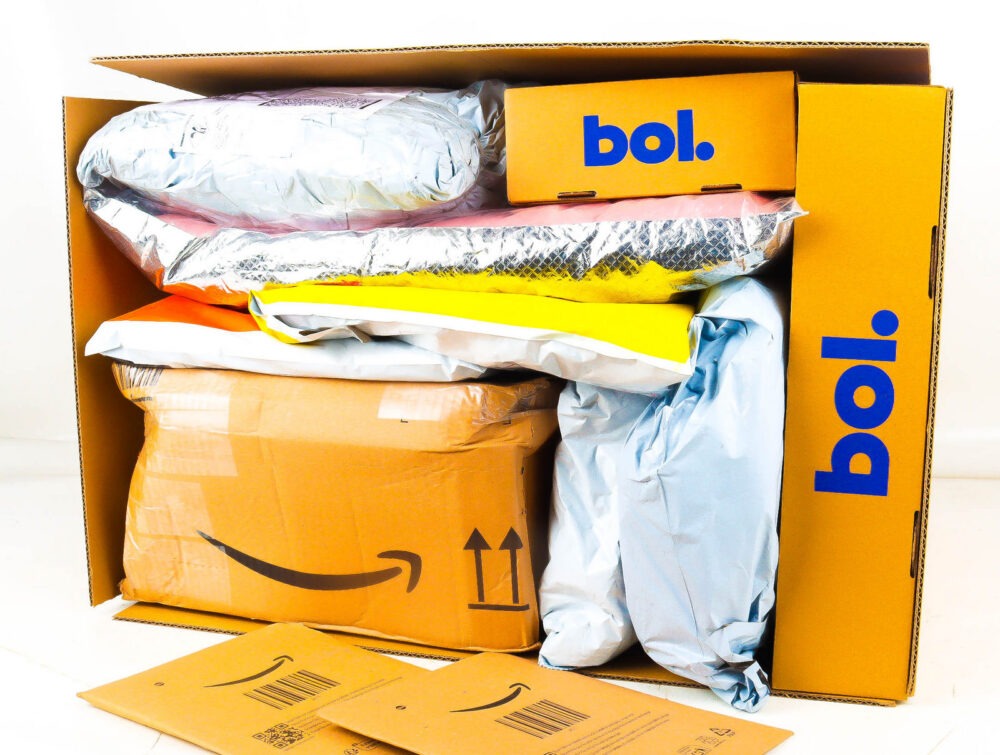 XL Doos met Ongeopende Postpakketten