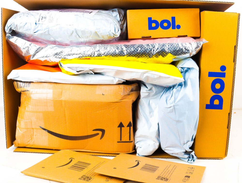 XL Doos met Ongeopende Postpakketten