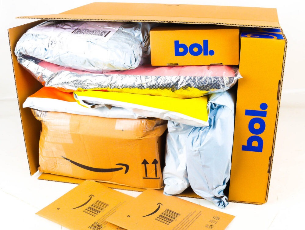 XL Doos met Ongeopende Postpakketten