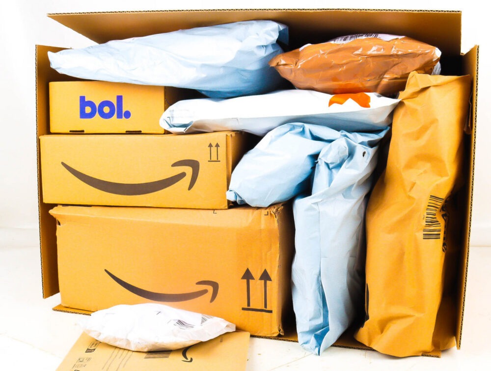 XL Doos met Ongeopende Postpakketten