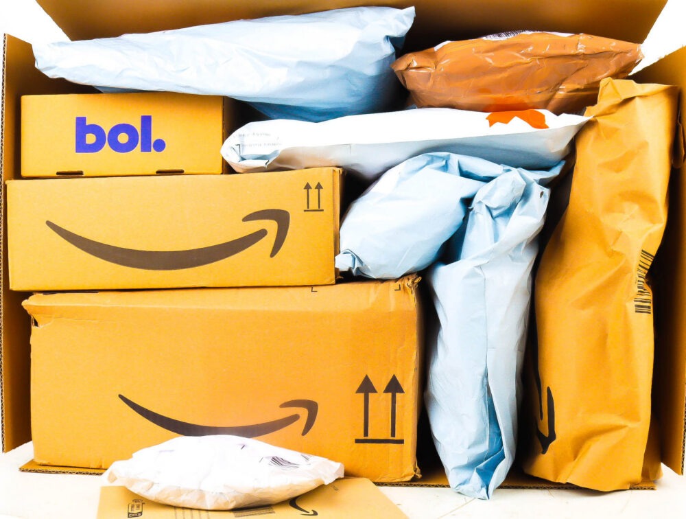 XL Doos met Ongeopende Postpakketten