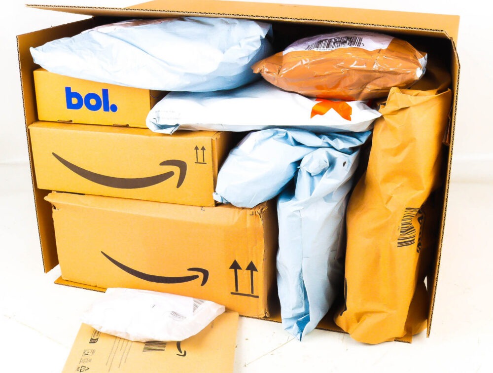 XL Doos met Ongeopende Postpakketten