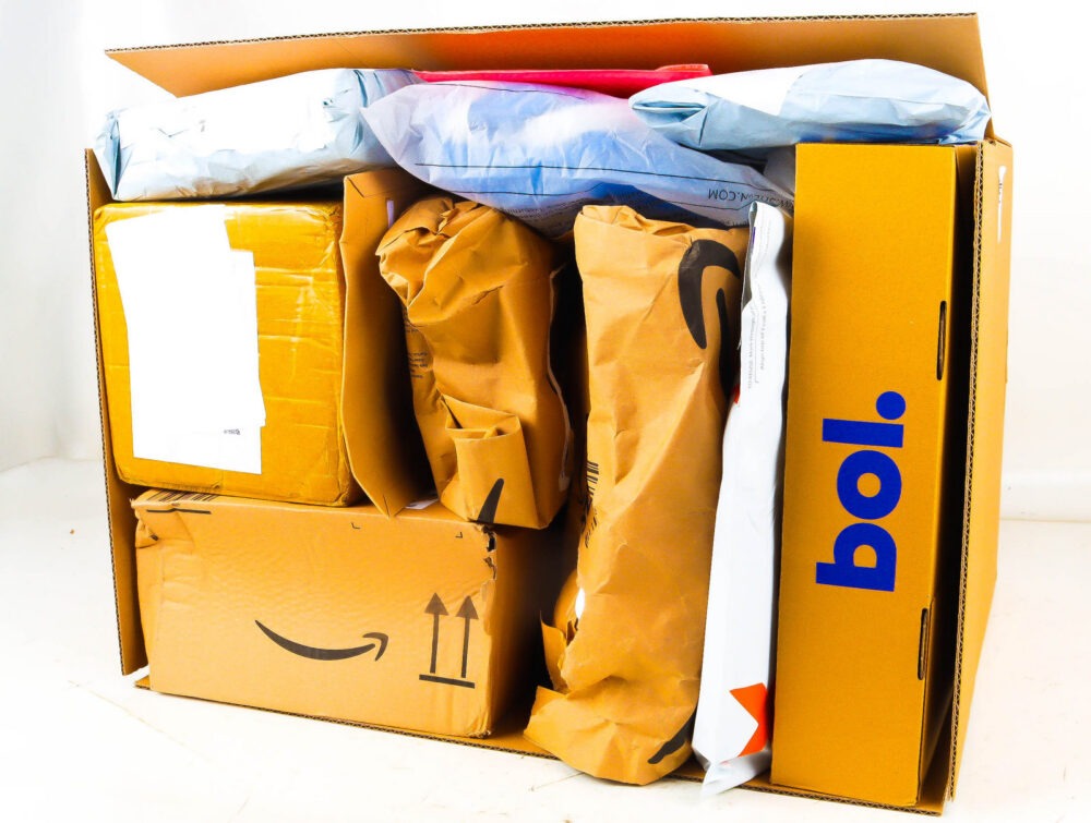 XL Doos met Ongeopende Postpakketten