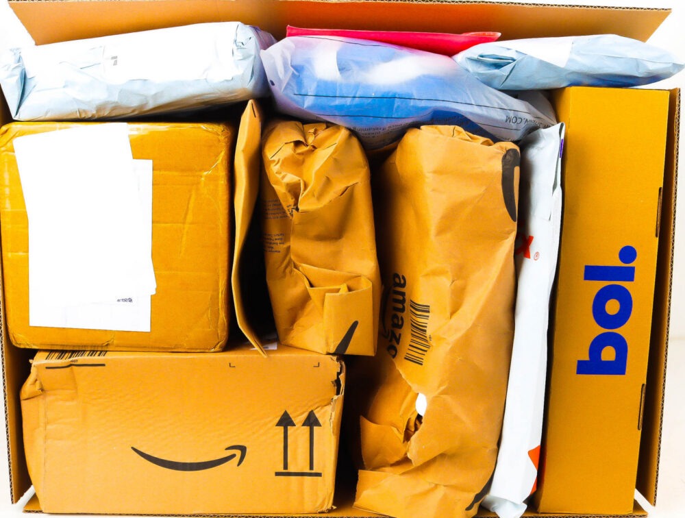 XL Doos met Ongeopende Postpakketten