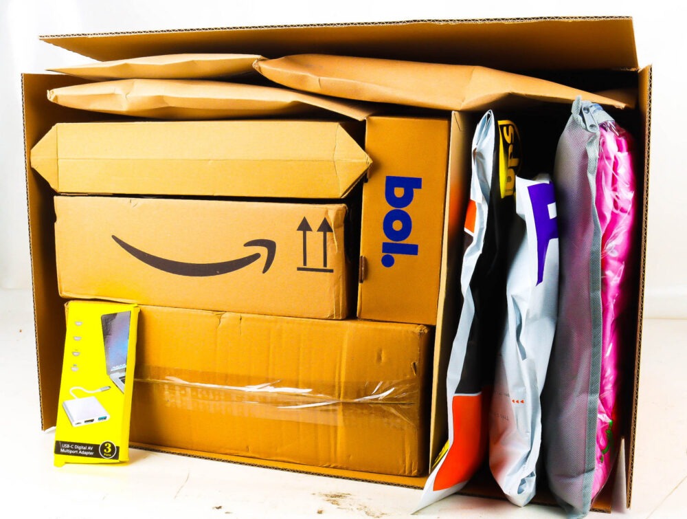 XL Doos met Ongeopende Postpakketten