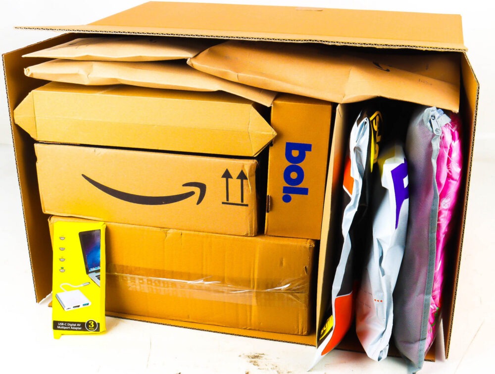 XL Doos met Ongeopende Postpakketten