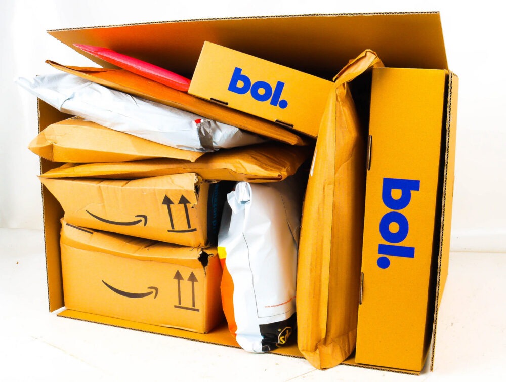XL Doos met Ongeopende Postpakketten
