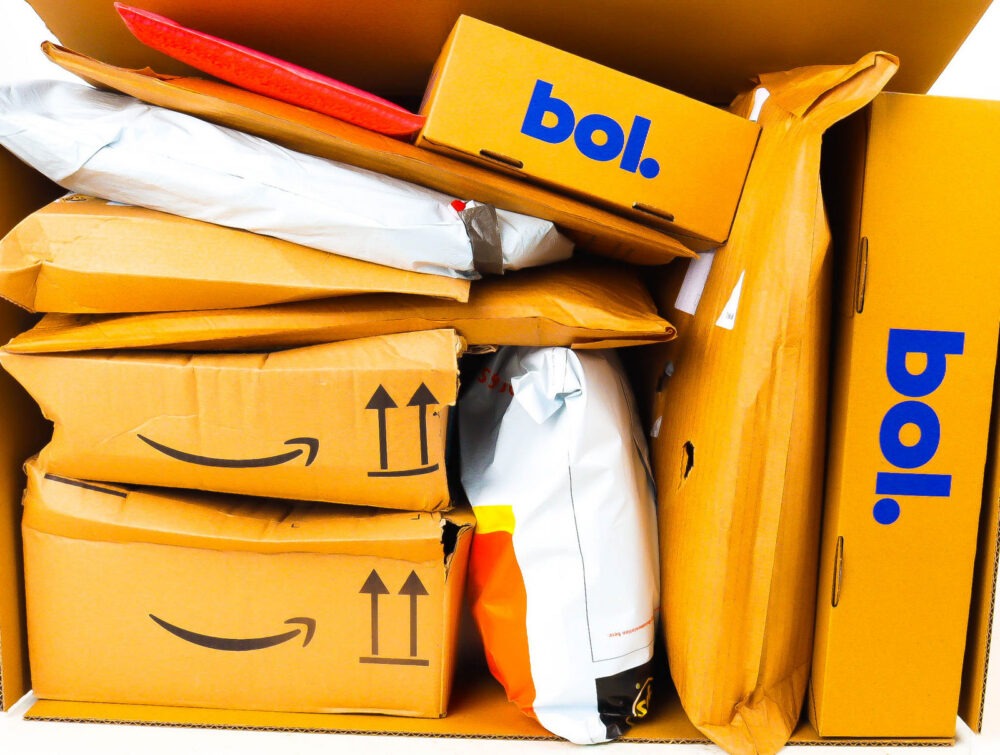 XL Doos met Ongeopende Postpakketten