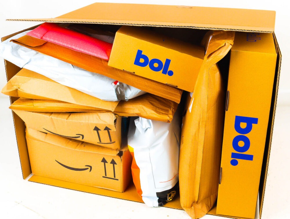 XL Doos met Ongeopende Postpakketten