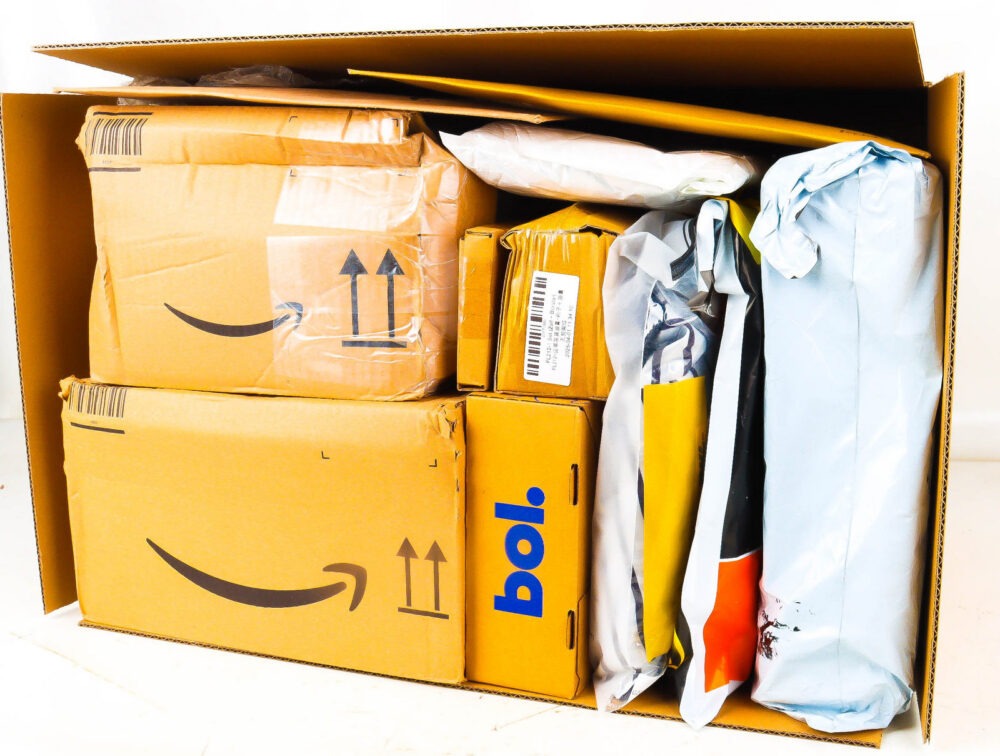 XL Doos met Ongeopende Postpakketten