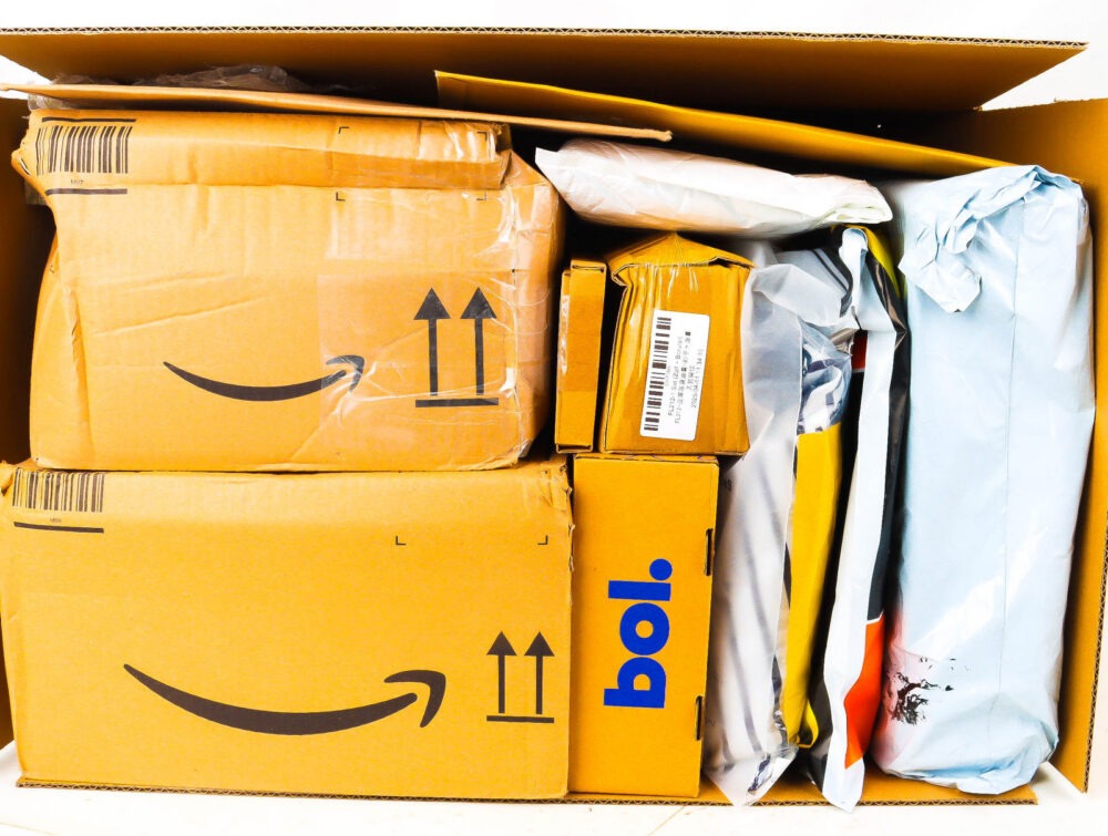 XL Doos met Ongeopende Postpakketten