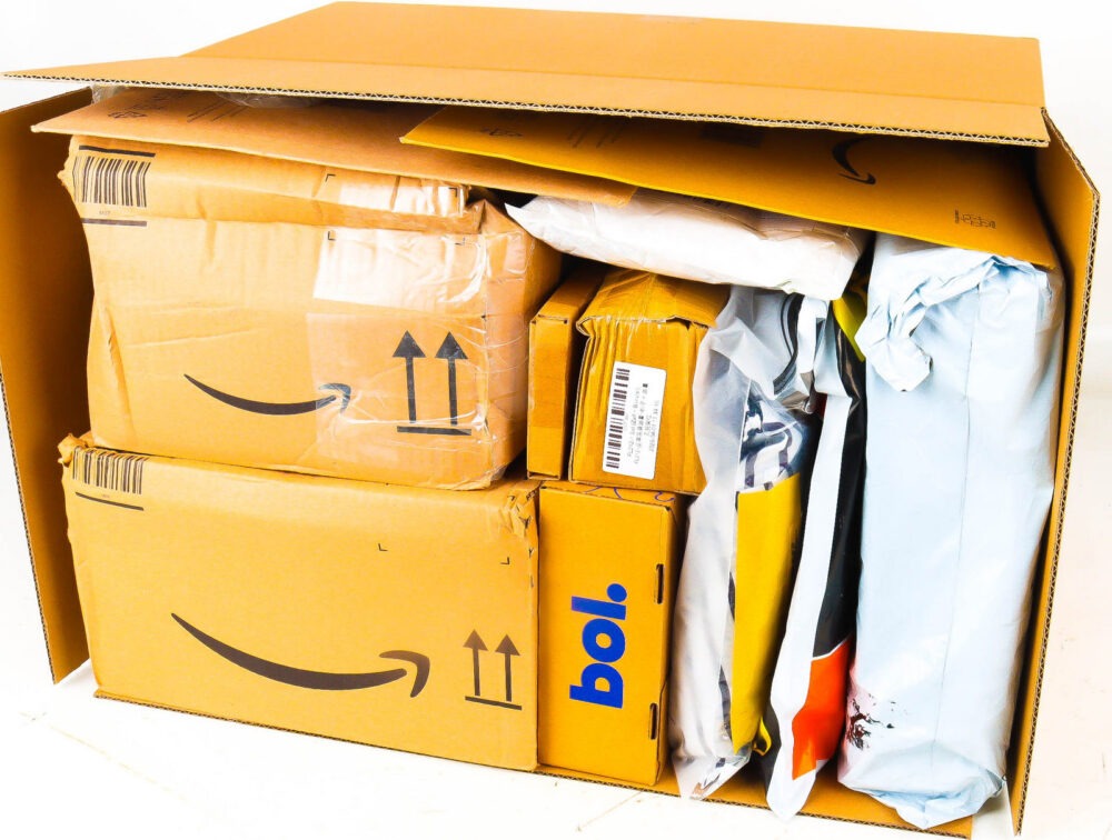 XL Doos met Ongeopende Postpakketten