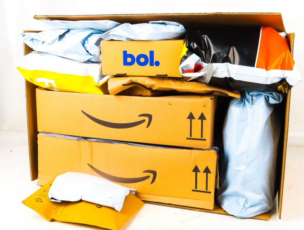 XL Doos met Ongeopende Postpakketten