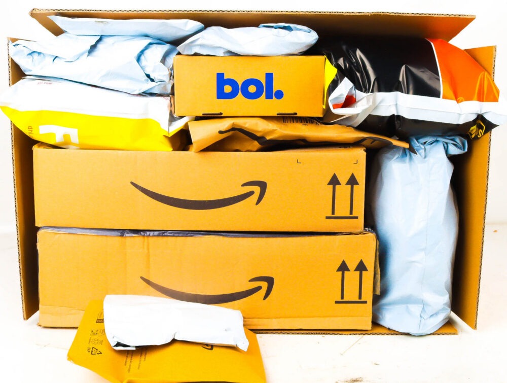 XL Doos met Ongeopende Postpakketten