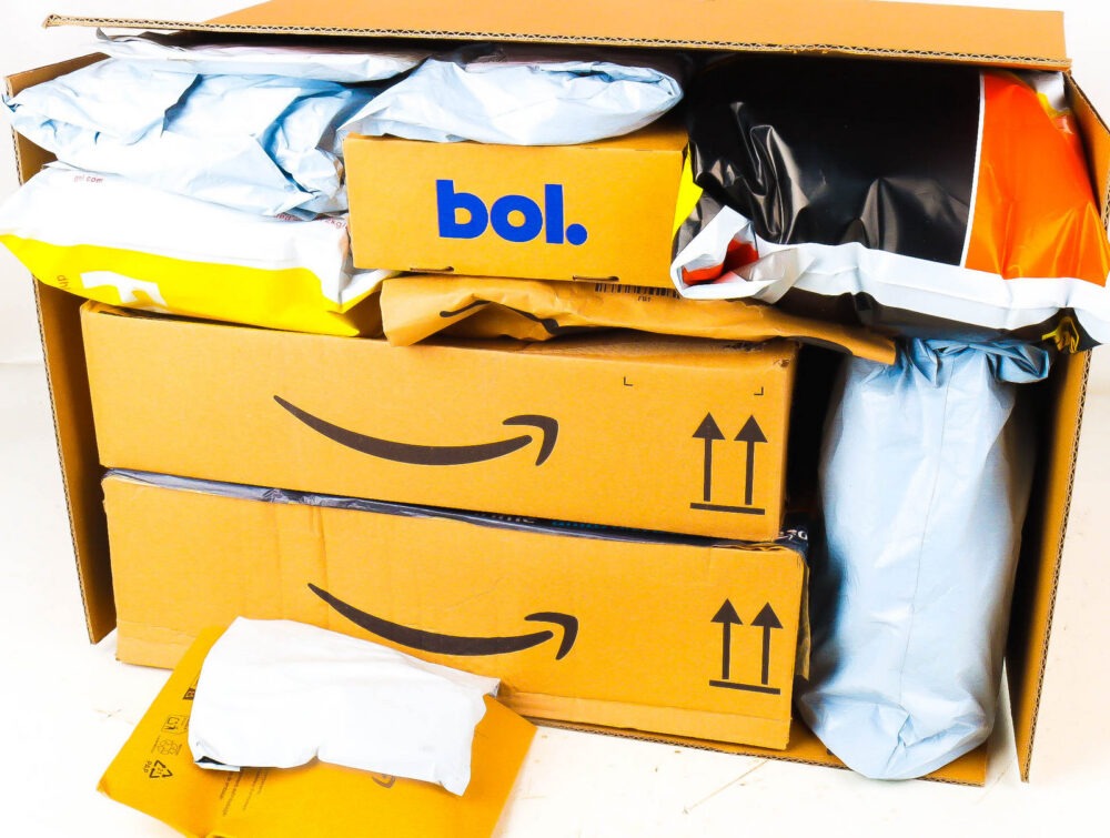 XL Doos met Ongeopende Postpakketten