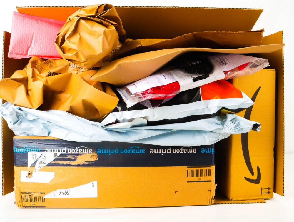 XL Doos met Ongeopende Postpakketten