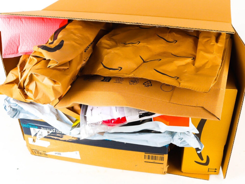 XL Doos met Ongeopende Postpakketten