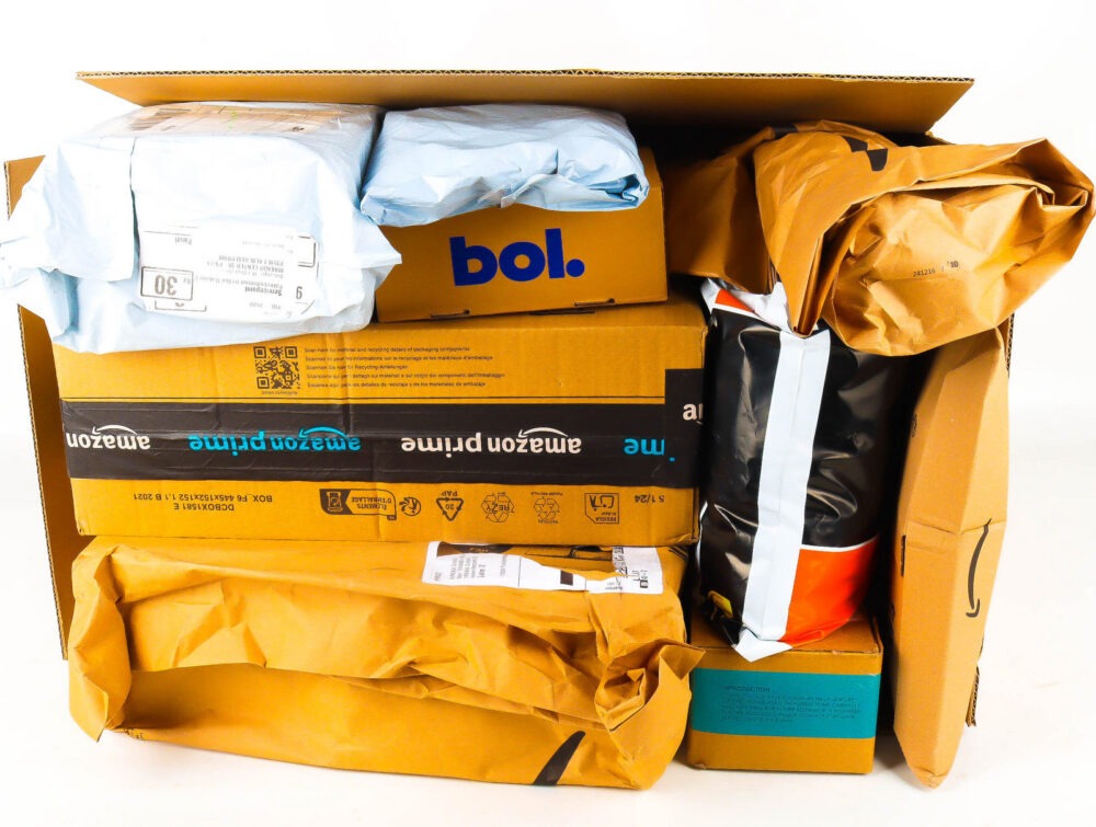 XL Doos met Ongeopende Postpakketten