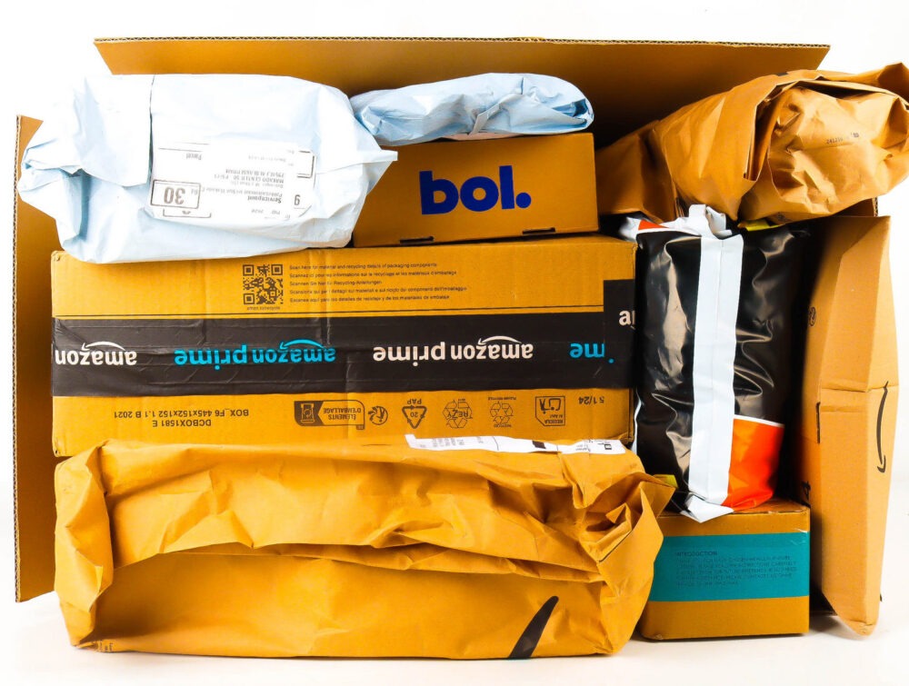 XL Doos met Ongeopende Postpakketten