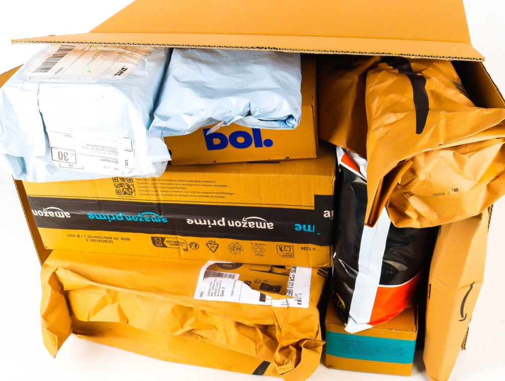 XL Doos met Ongeopende Postpakketten