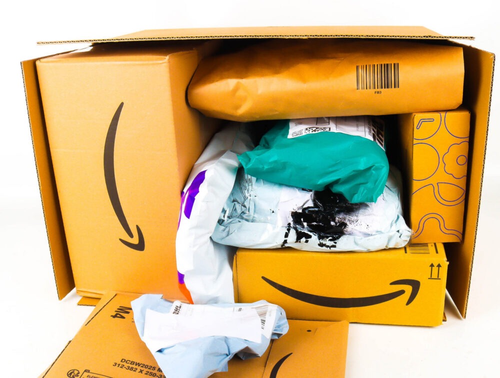XL Doos met Ongeopende Postpakketten
