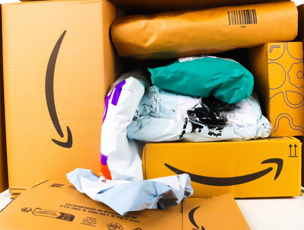 XL Doos met Ongeopende Postpakketten