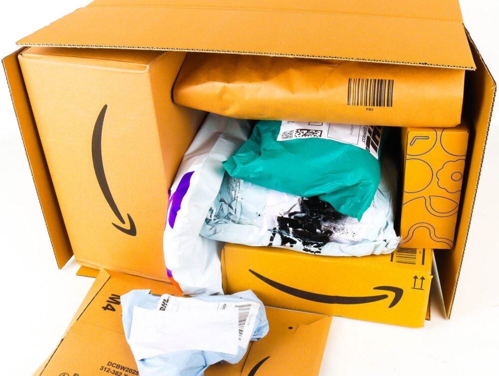 XL Doos met Ongeopende Postpakketten