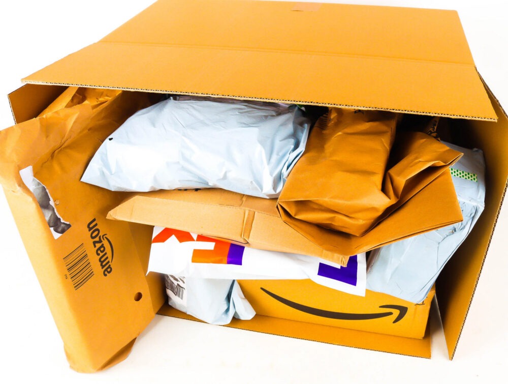 XL Doos met Ongeopende Postpakketten