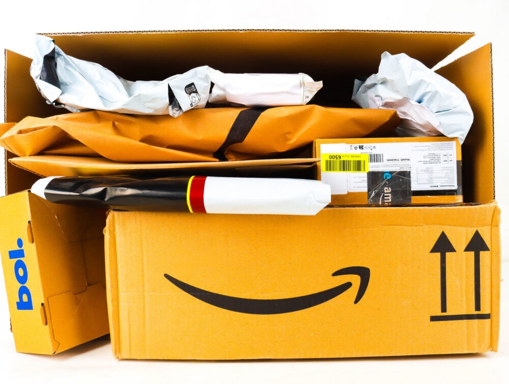 XL Doos met Ongeopende Postpakketten