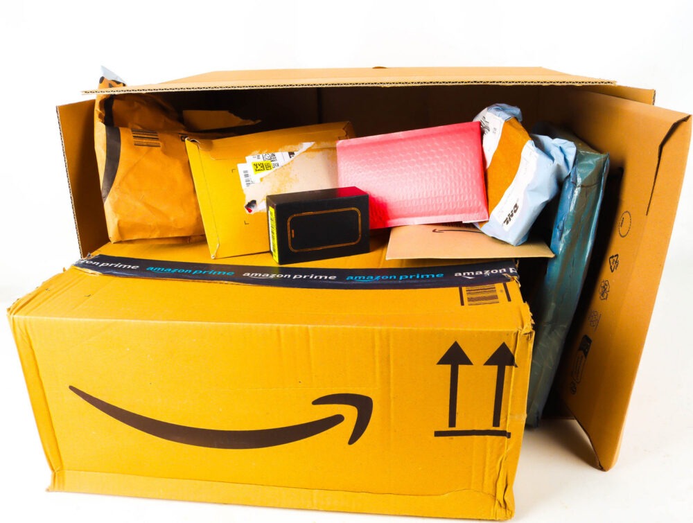 XL Doos met Ongeopende Postpakketten