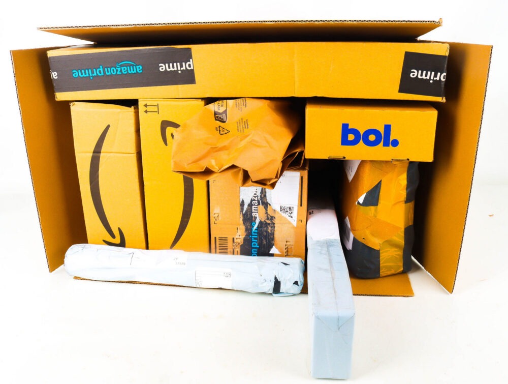 XL Doos met Ongeopende Postpakketten
