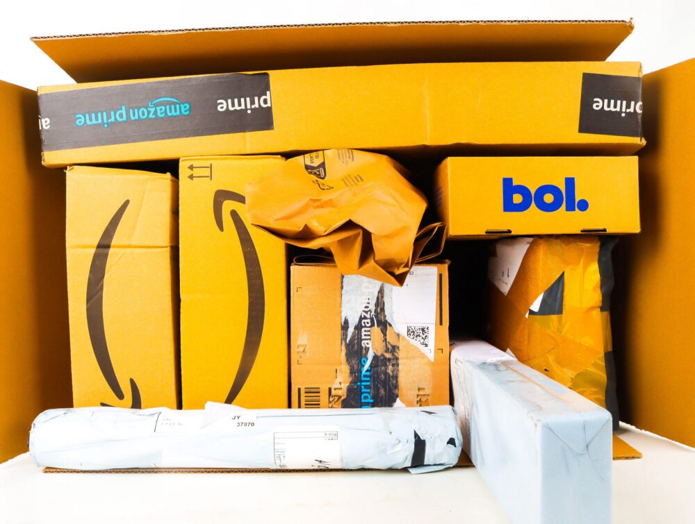 XL Doos met Ongeopende Postpakketten