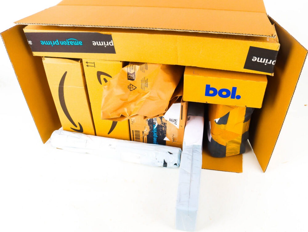 XL Doos met Ongeopende Postpakketten