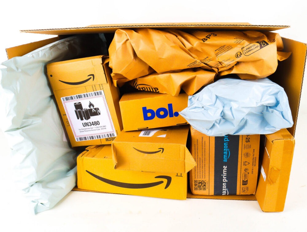 XL Doos met Ongeopende Postpakketten