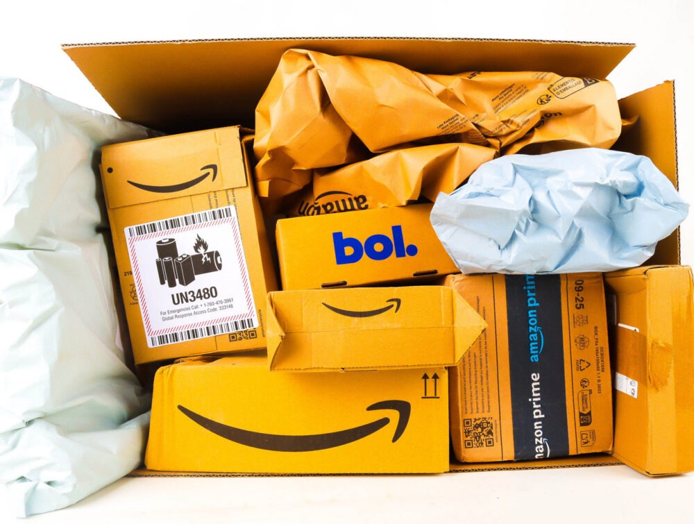 XL Doos met Ongeopende Postpakketten