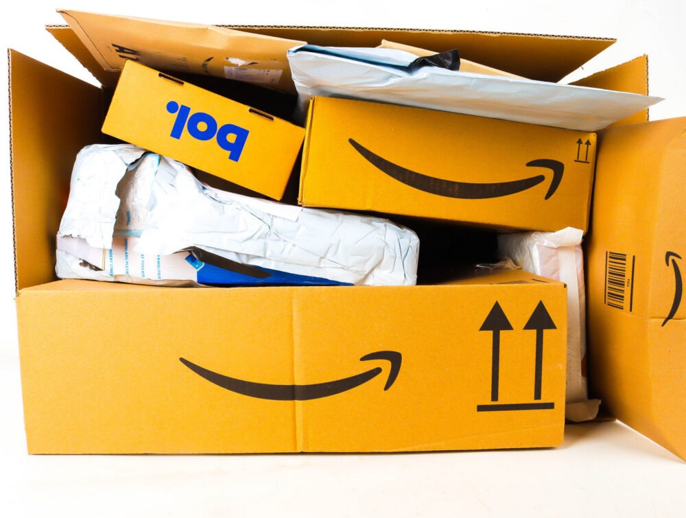 XL Doos met Ongeopende Postpakketten