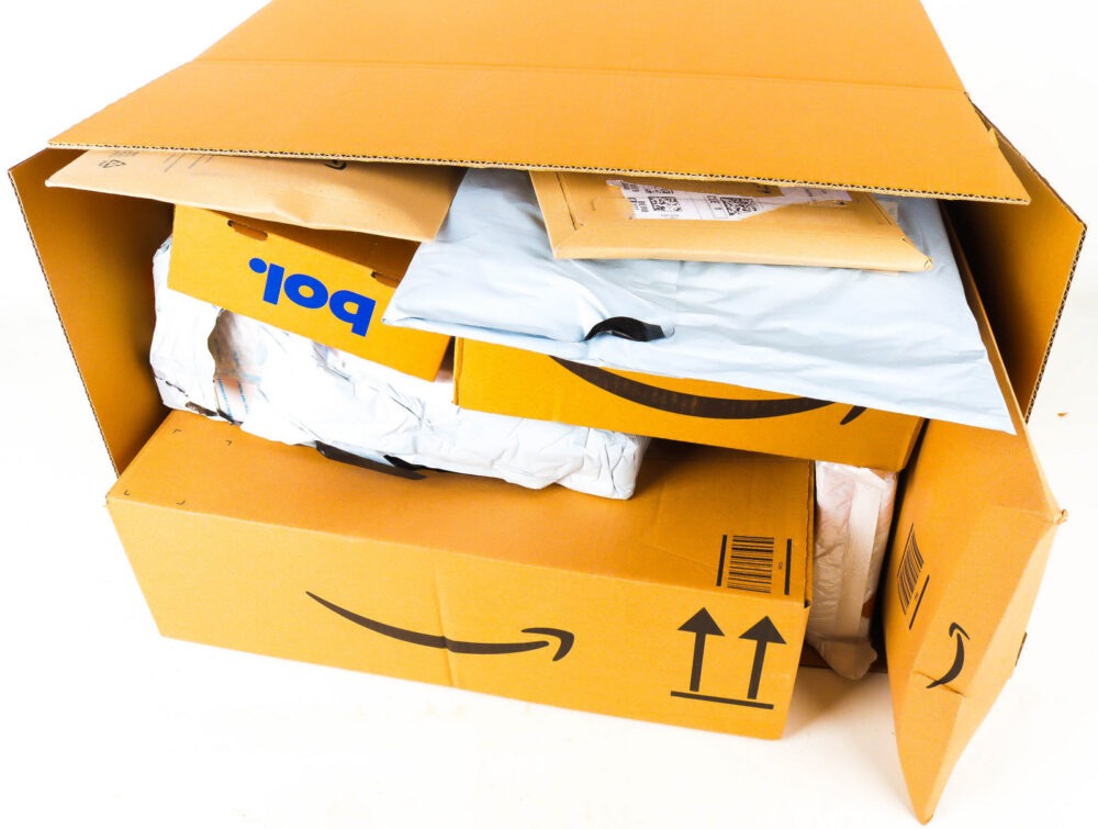 XL Doos met Ongeopende Postpakketten