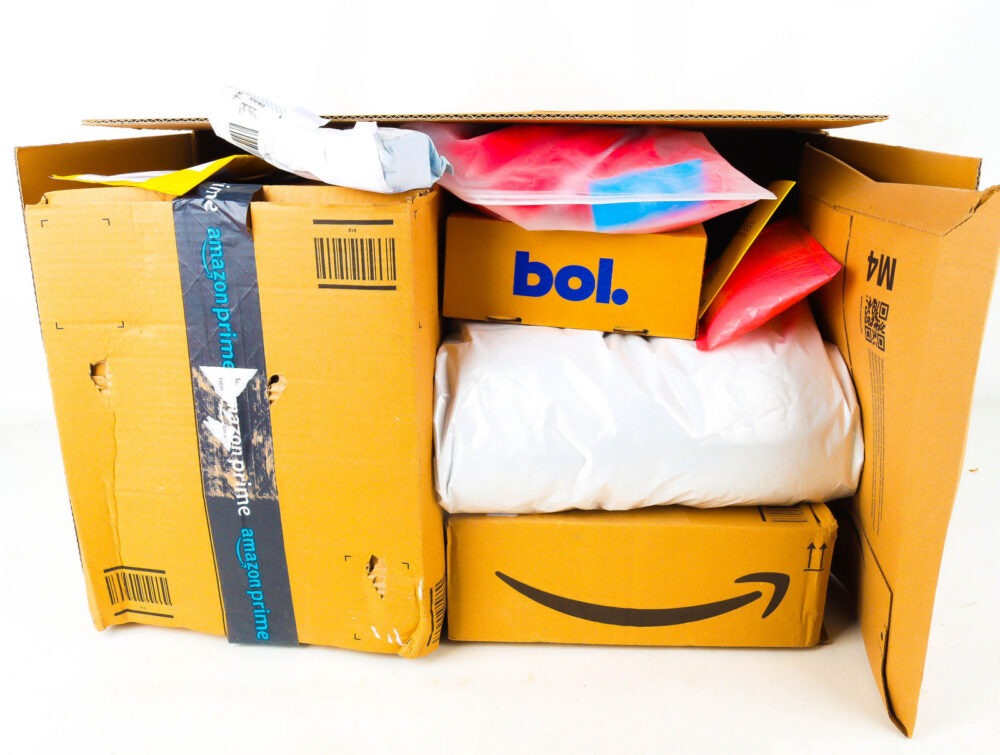 XL Doos met Ongeopende Postpakketten