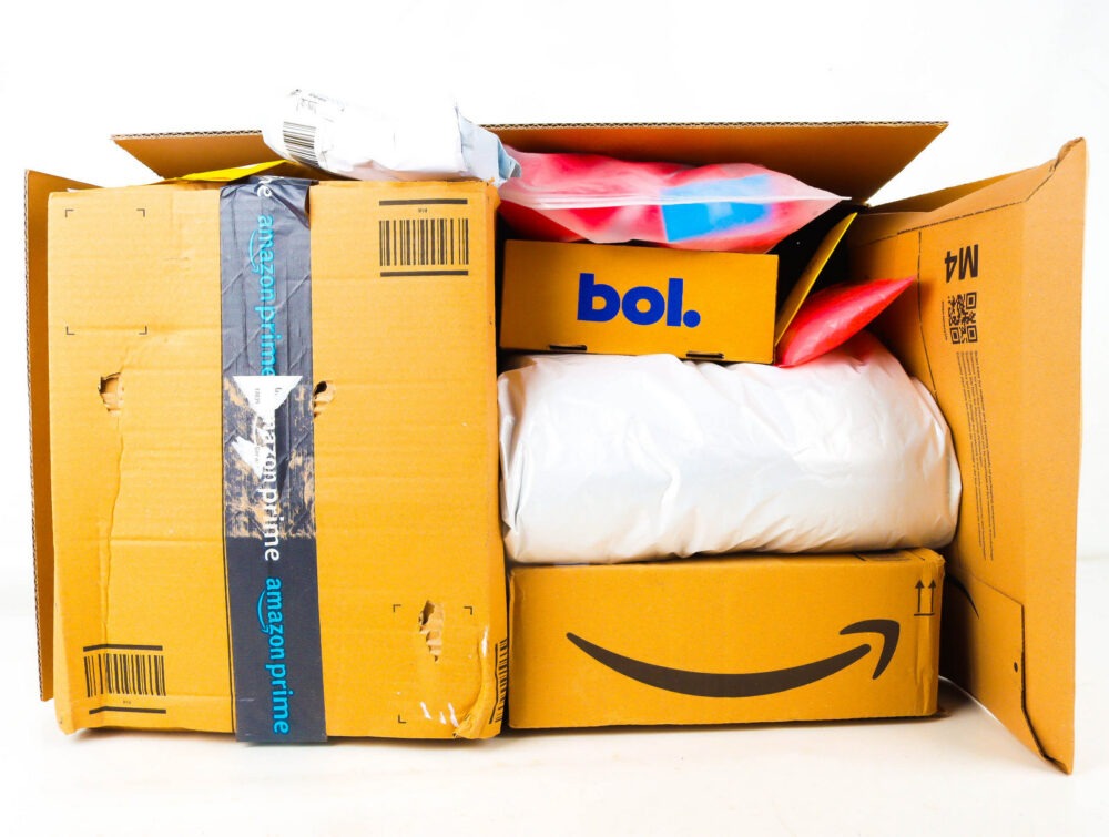 XL Doos met Ongeopende Postpakketten
