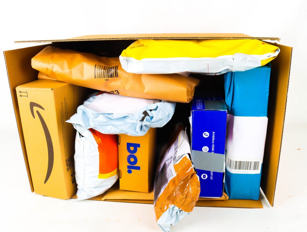 XL Doos met Ongeopende Postpakketten